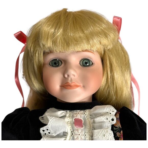 Goebel Porcelain Doll ANDREA 1992 Betty Jane Carter Bette Ball #160/1000 17" - Picture 2 of 16